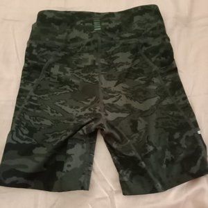 UNDER ARMOUR camouflage small/petite biker shorts